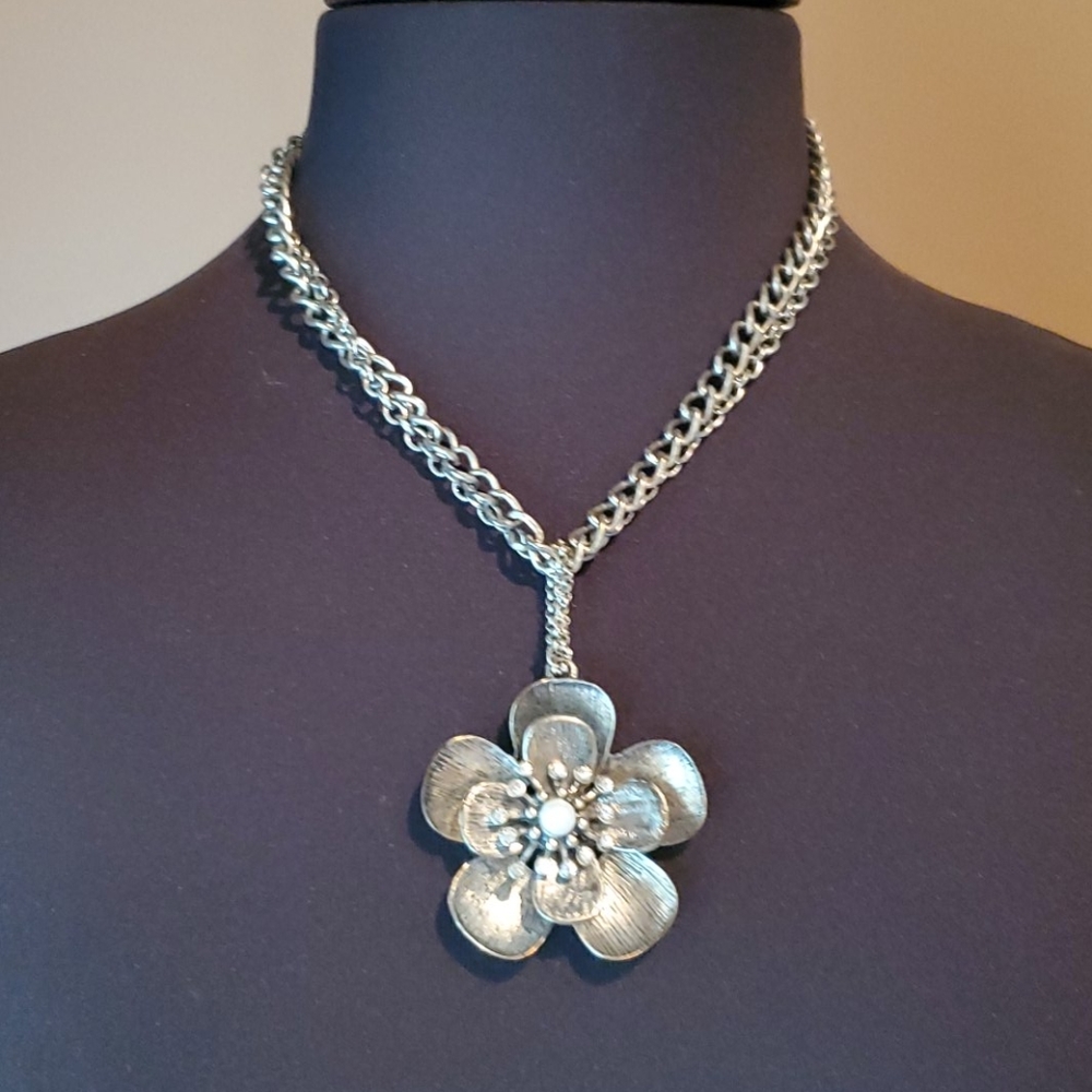 Initial Outfitters Flower necklace